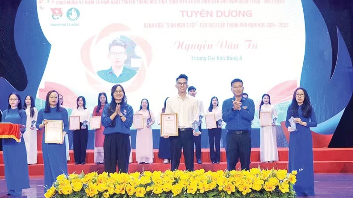 “Sinh viên 5 tốt” vì cộng đồng
